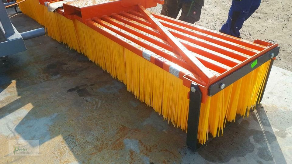 Kehrmaschine des Typs PreissTec Kehrbesen, Neumaschine in Bad Kötzting (Bild 4)