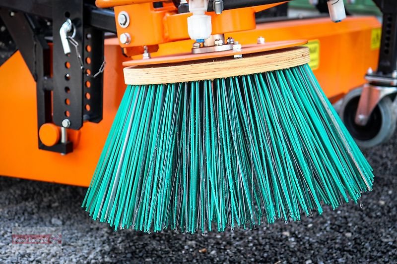 Kehrmaschine des Typs PRONAR ZM 2000 Kehrmaschine 2 m + Seitenbesen, Neumaschine in Ostheim/Rhön (Bild 7)