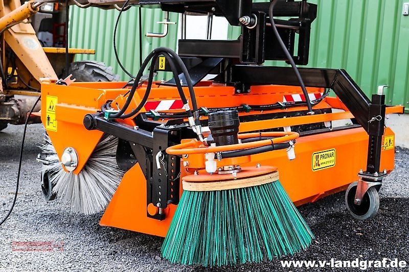 Kehrmaschine του τύπου PRONAR ZM 2000 Kehrmaschine 2 m + Seitenbesen, Neumaschine σε Ostheim/Rhön (Φωτογραφία 1)