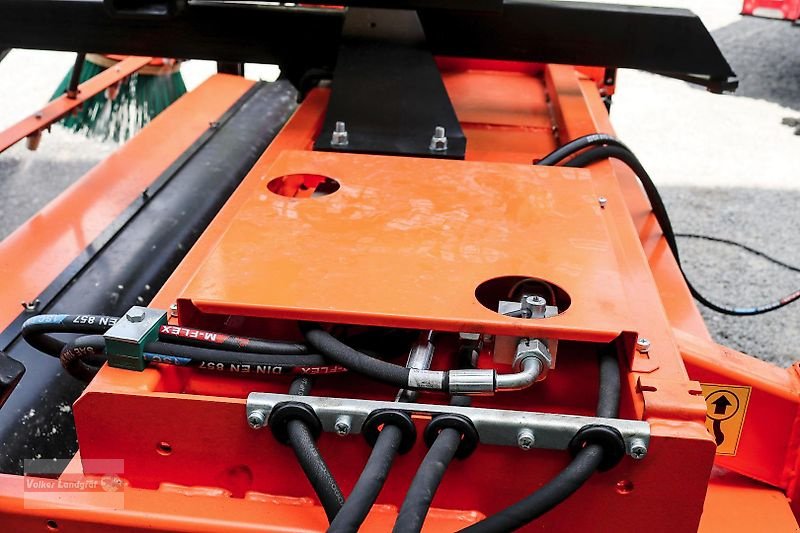 Kehrmaschine des Typs PRONAR ZM 2000 Kehrmaschine 2m + Seitenbesen, Neumaschine in Ostheim/Rhön (Bild 8)