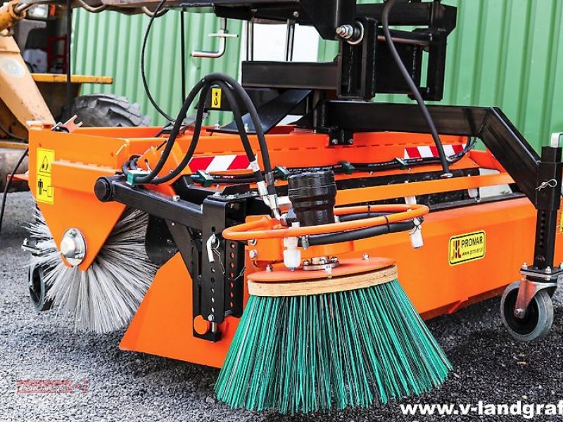 Kehrmaschine typu PRONAR ZM 2000 Kehrmaschine 2m + Seitenbesen, Neumaschine v Ostheim/Rhön (Obrázek 1)