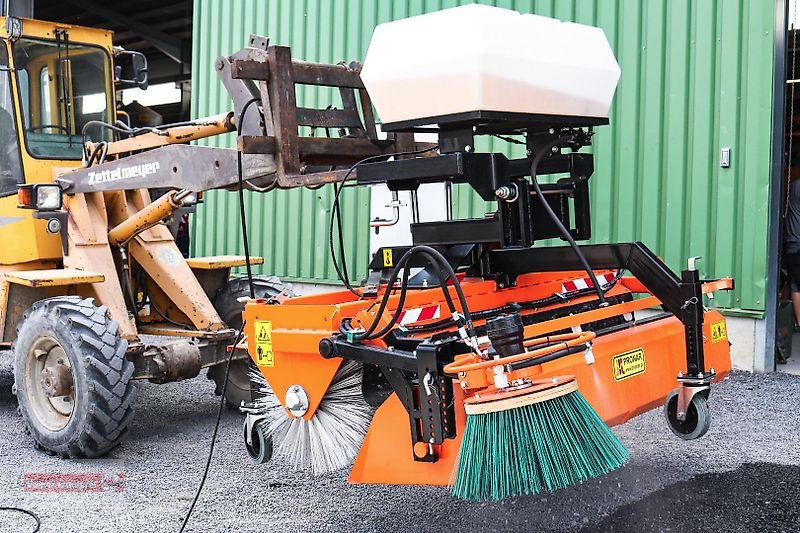 Kehrmaschine des Typs PRONAR ZM 2000 Kehrmaschine 2m + Seitenbesen, Neumaschine in Ostheim/Rhön (Bild 2)