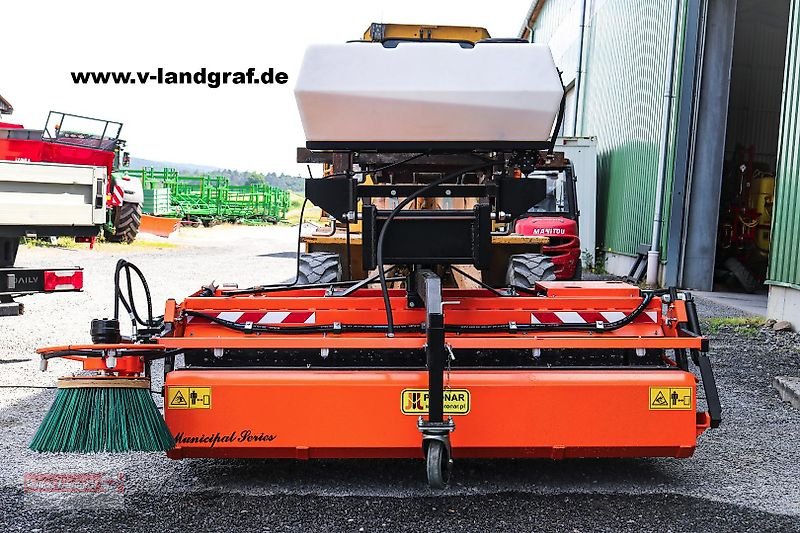 Kehrmaschine des Typs PRONAR ZM 2000 Kehrmaschine 2m + Seitenbesen, Neumaschine in Ostheim/Rhön (Bild 4)