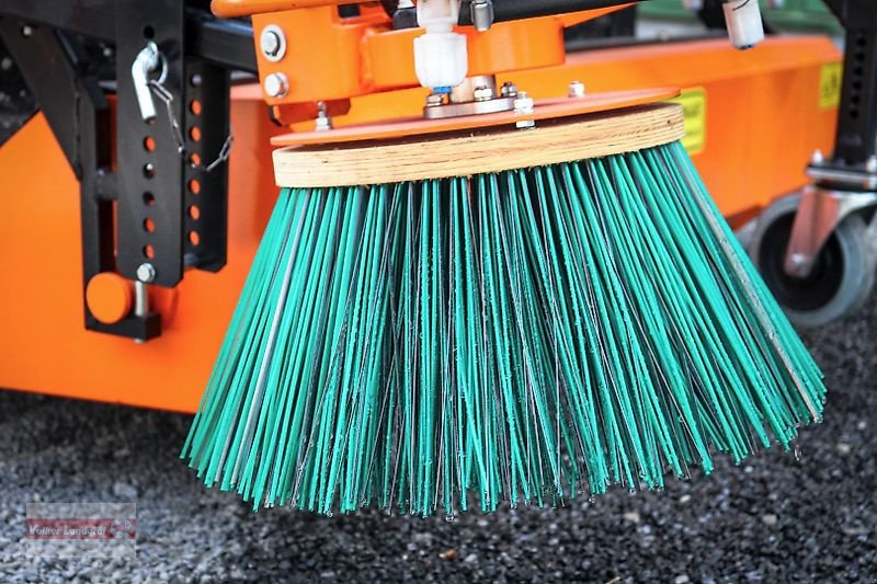 Kehrmaschine des Typs PRONAR ZM 2000 Kehrmaschine 2m + Seitenbesen, Neumaschine in Ostheim/Rhön (Bild 7)