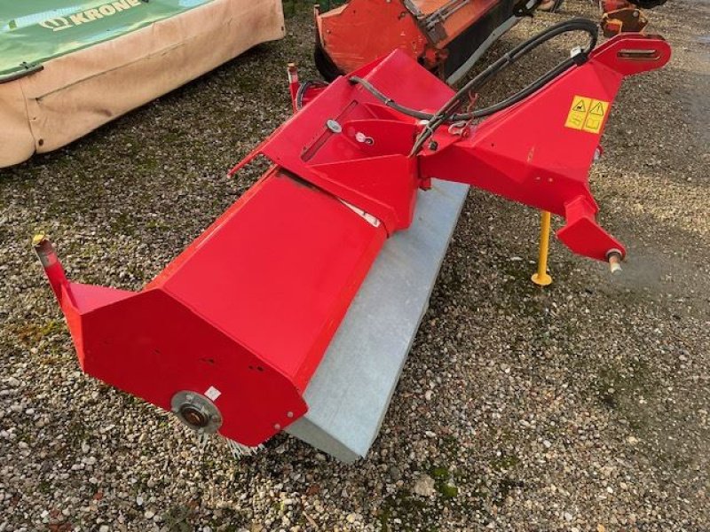 Kehrmaschine du type Rabaud SUPERNET2100A, Gebrauchtmaschine en les hayons (Photo 3)