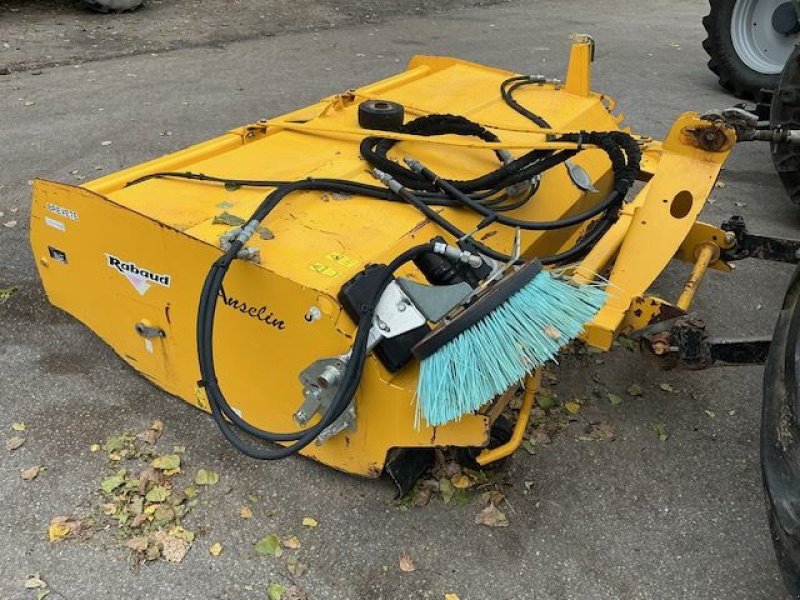 Kehrmaschine des Typs Rabaud TURBONET2300A, Gebrauchtmaschine in les hayons (Bild 1)