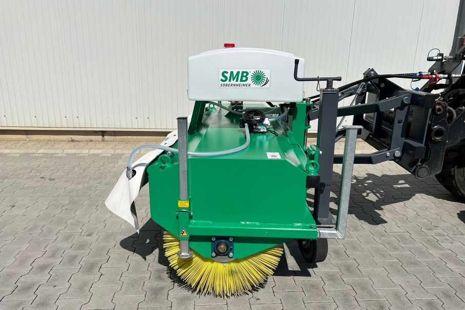 Kehrmaschine des Typs Reil & Eichinger Sobernheimer Baukehrmaschine BKM 2.4F Abverkauf Mietparkmaschine Reil & Eichinger, Gebrauchtmaschine in Nittenau (Bild 2)