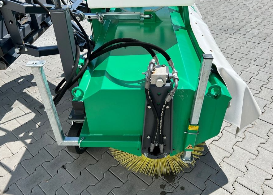 Kehrmaschine des Typs Reil & Eichinger Sobernheimer Baukehrmaschine BKM 2.4F Abverkauf Mietparkmaschine Reil & Eichinger, Gebrauchtmaschine in Nittenau (Bild 4)