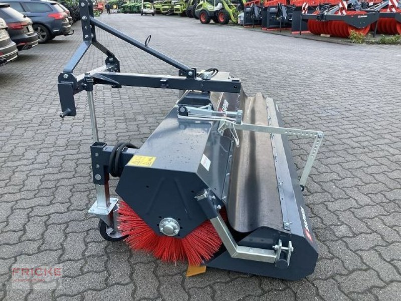 Kehrmaschine van het type Saphir FKM 231, Gebrauchtmaschine in Demmin (Foto 3)