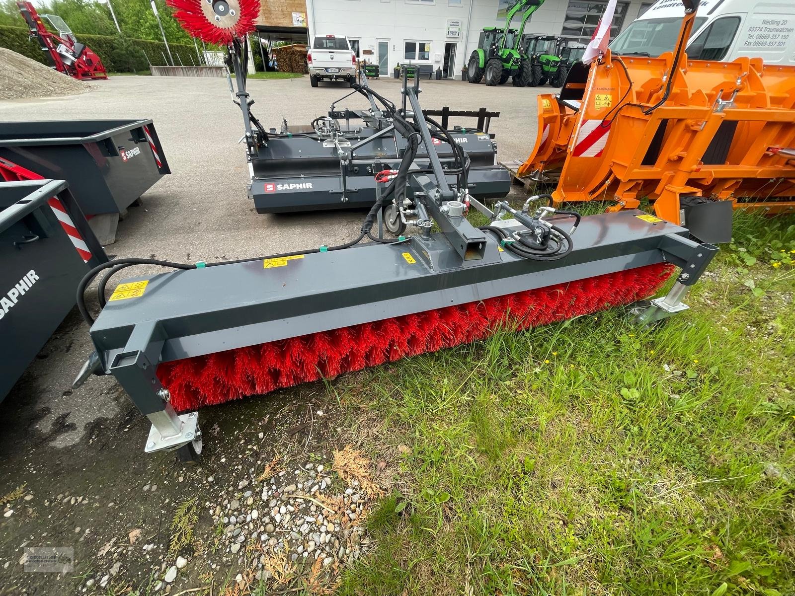Kehrmaschine des Typs Saphir FKM 261, Neumaschine in Traunreut (Bild 2)