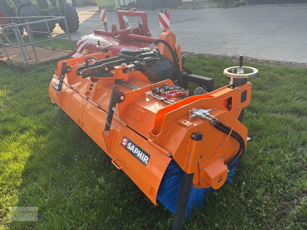 Kehrmaschine des Typs Saphir SKM 28 Kehrmaschine, Neumaschine in Laage (Bild 1)