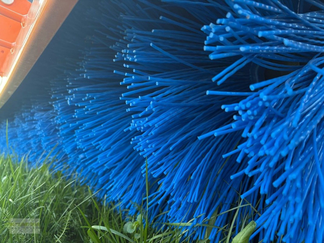 Kehrmaschine des Typs Saphir SKM 28 Kehrmaschine, Neumaschine in Laage (Bild 6)