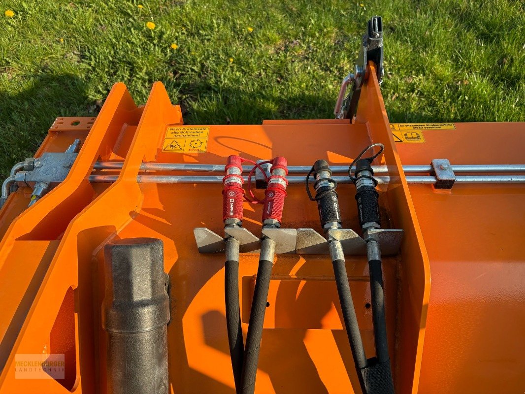 Kehrmaschine des Typs Saphir SKM 28 Kehrmaschine, Neumaschine in Laage (Bild 7)