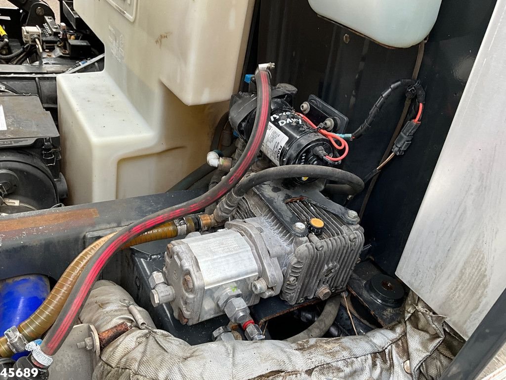 Kehrmaschine typu Schmidt Cleango Compact 500 Euro 6 with 3-rd brush Just 4.260 km!, Gebrauchtmaschine v ANDELST (Obrázek 11)