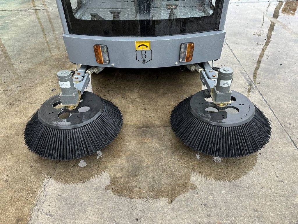 Kehrmaschine типа Sonstige &Aring; koda DY2400, Gebrauchtmaschine в Antwerpen (Фотография 11)