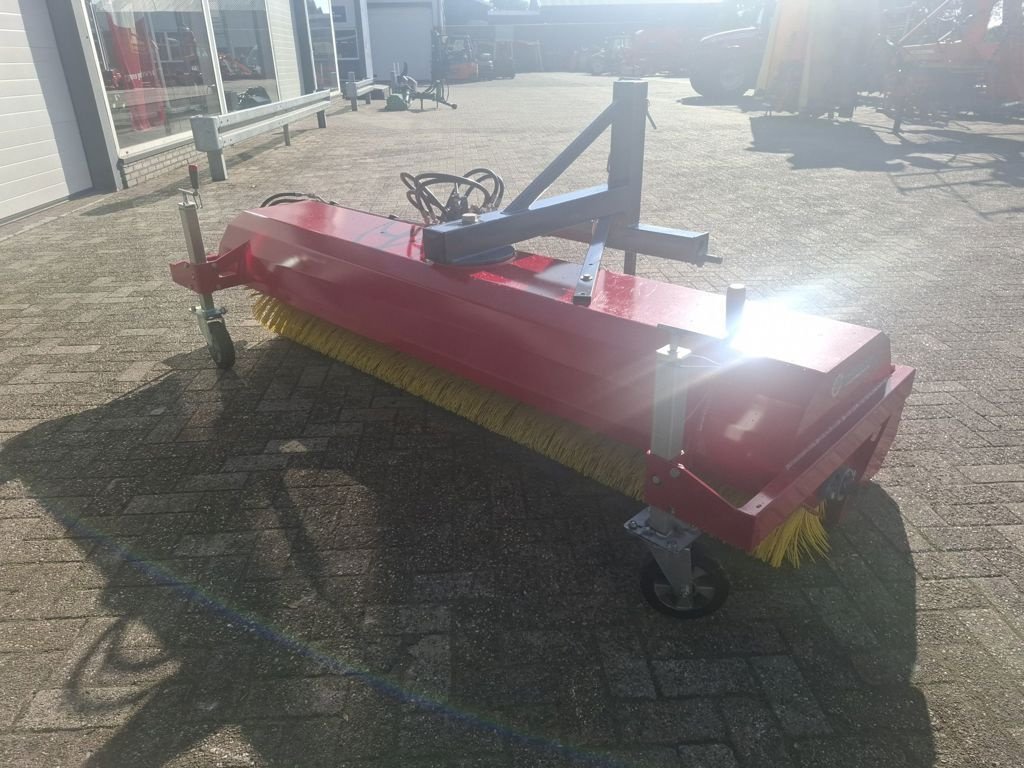 Kehrmaschine des Typs Sonstige Euro V 2501 SKM, Gebrauchtmaschine in MARIENHEEM (Bild 4)