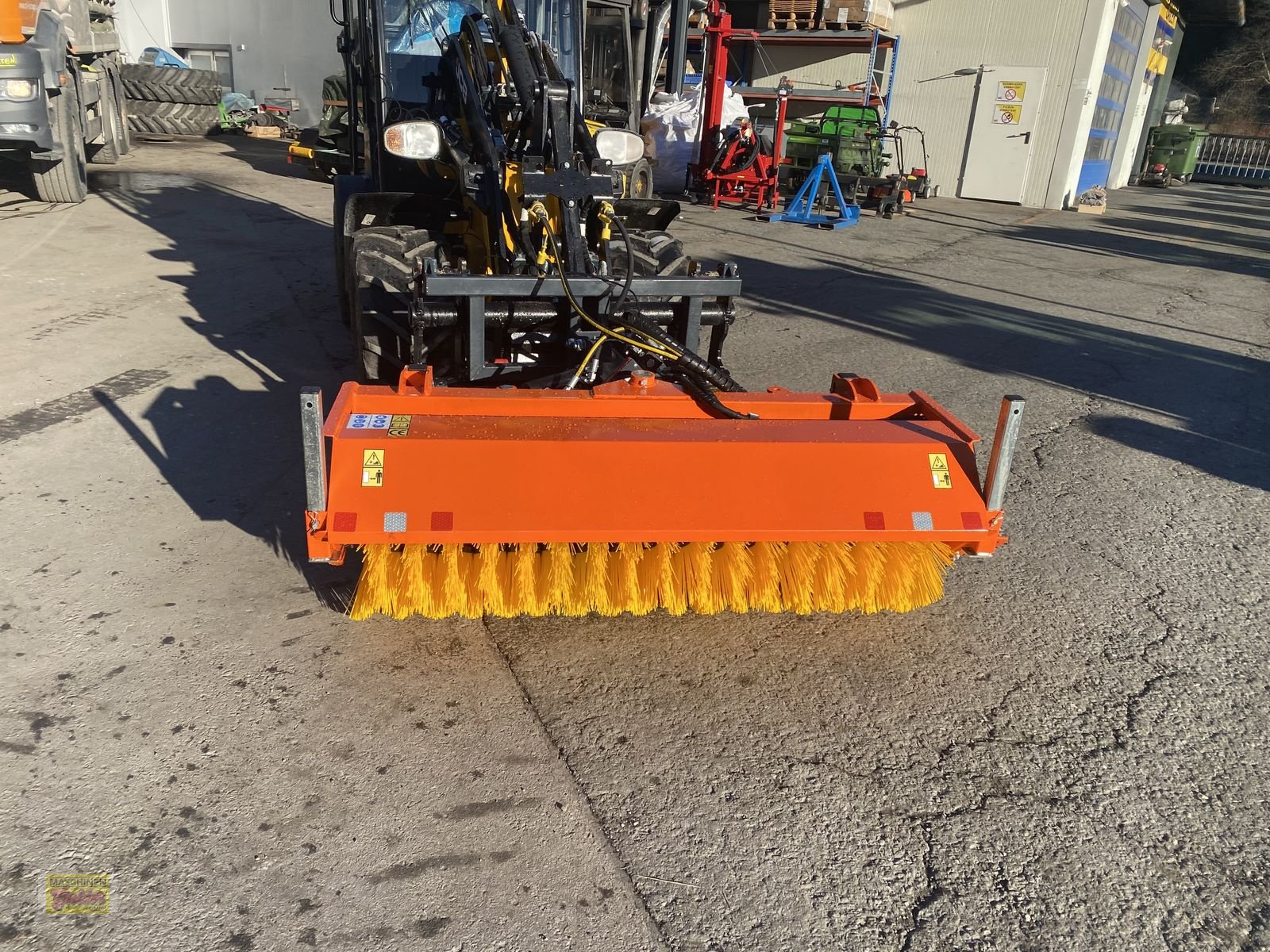 Kehrmaschine des Typs Sonstige EZE Kehrmaschine 150cm mit Euroaufnahme, Neumaschine in Kötschach (Bild 8)