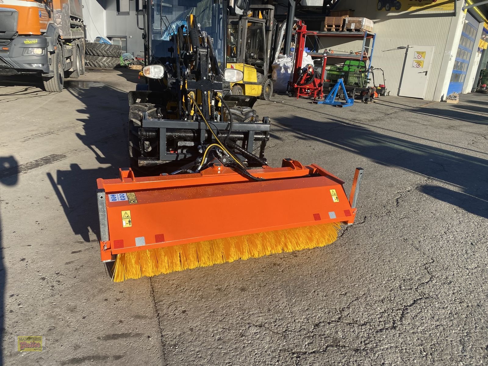 Kehrmaschine des Typs Sonstige EZE Kehrmaschine 150cm mit Euroaufnahme, Neumaschine in Kötschach (Bild 2)