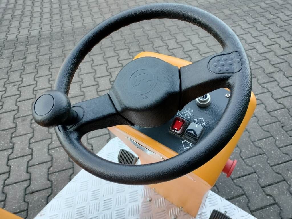 Kehrmaschine des Typs Sonstige Hippo S 1150, Neumaschine in Nijkerkerveen (Bild 8)