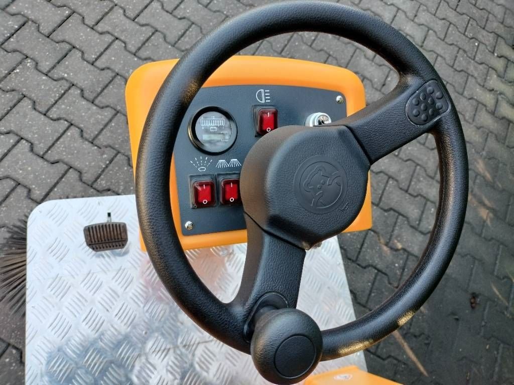 Kehrmaschine des Typs Sonstige Hippo S 1150, Neumaschine in Nijkerkerveen (Bild 9)