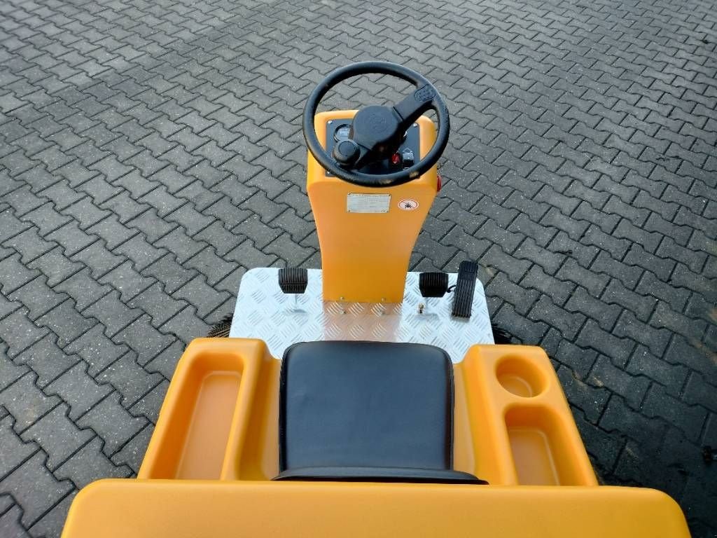 Kehrmaschine des Typs Sonstige Hippo S 1150, Neumaschine in Nijkerkerveen (Bild 10)