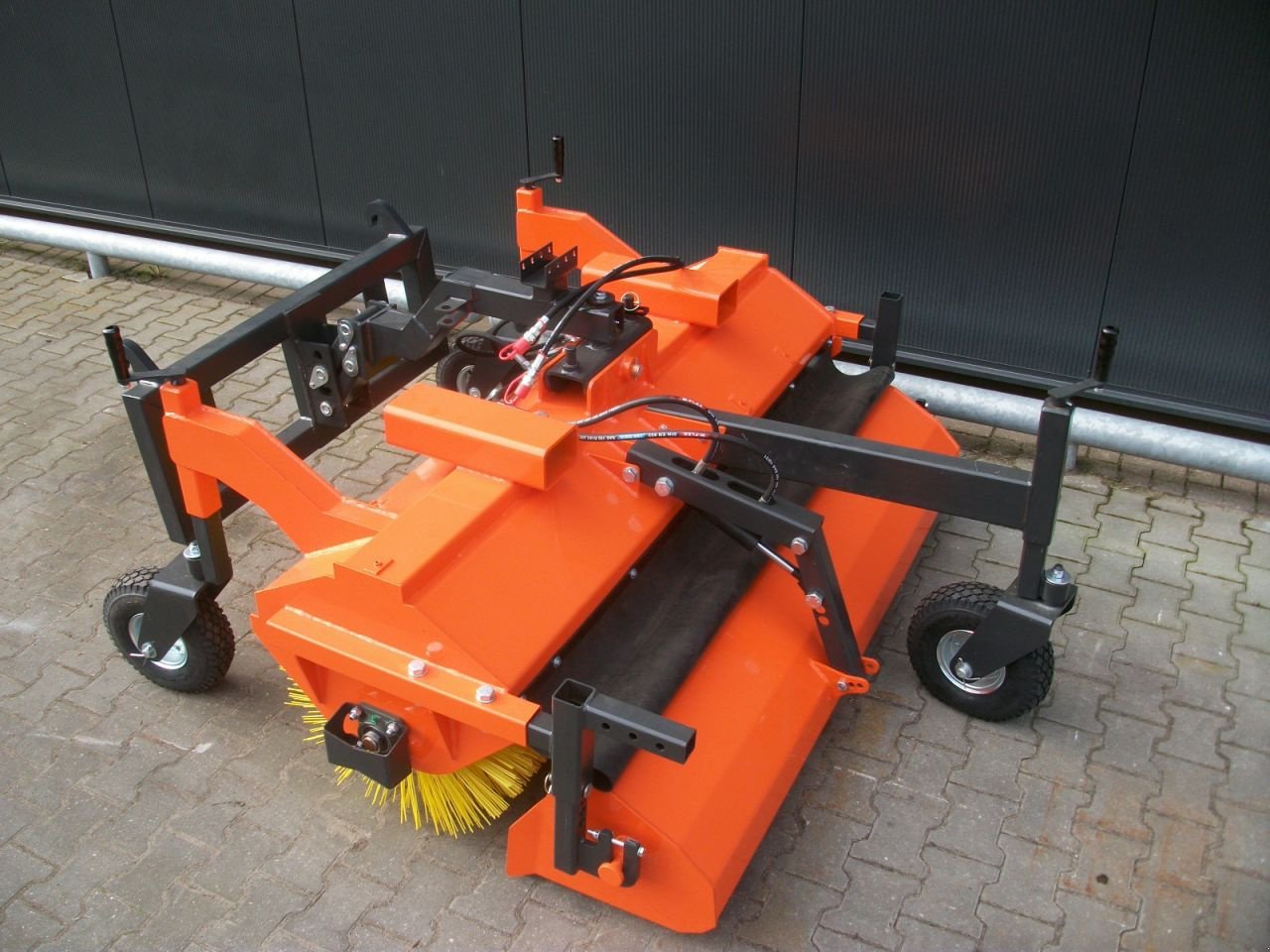 Kehrmaschine des Typs Sonstige Hofstede veegmachine borstel 60, Neumaschine in Staphorst (Bild 5)