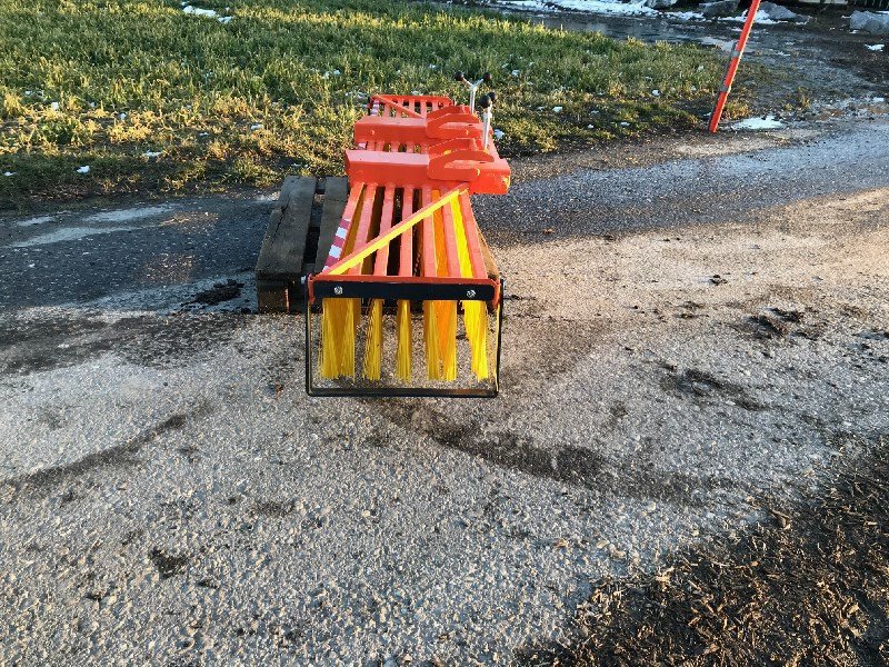 Kehrmaschine of the type Sonstige K282 2500 Bürste, Neumaschine in Chur (Picture 2)