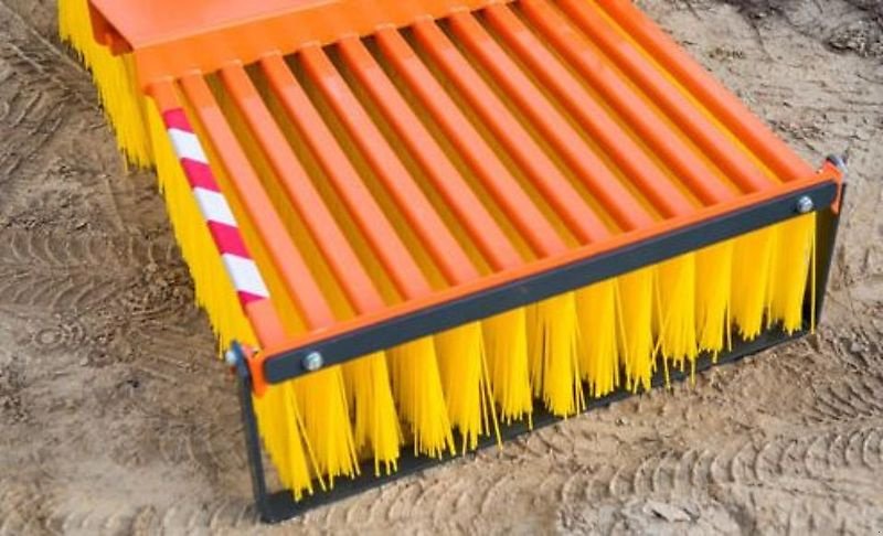 Kehrmaschine des Typs Sonstige Kehrbesen Streifenbesen Staplerbesen Anbaubesen Radladerbesen, Gebrauchtmaschine in Schmallenberg (Bild 3)