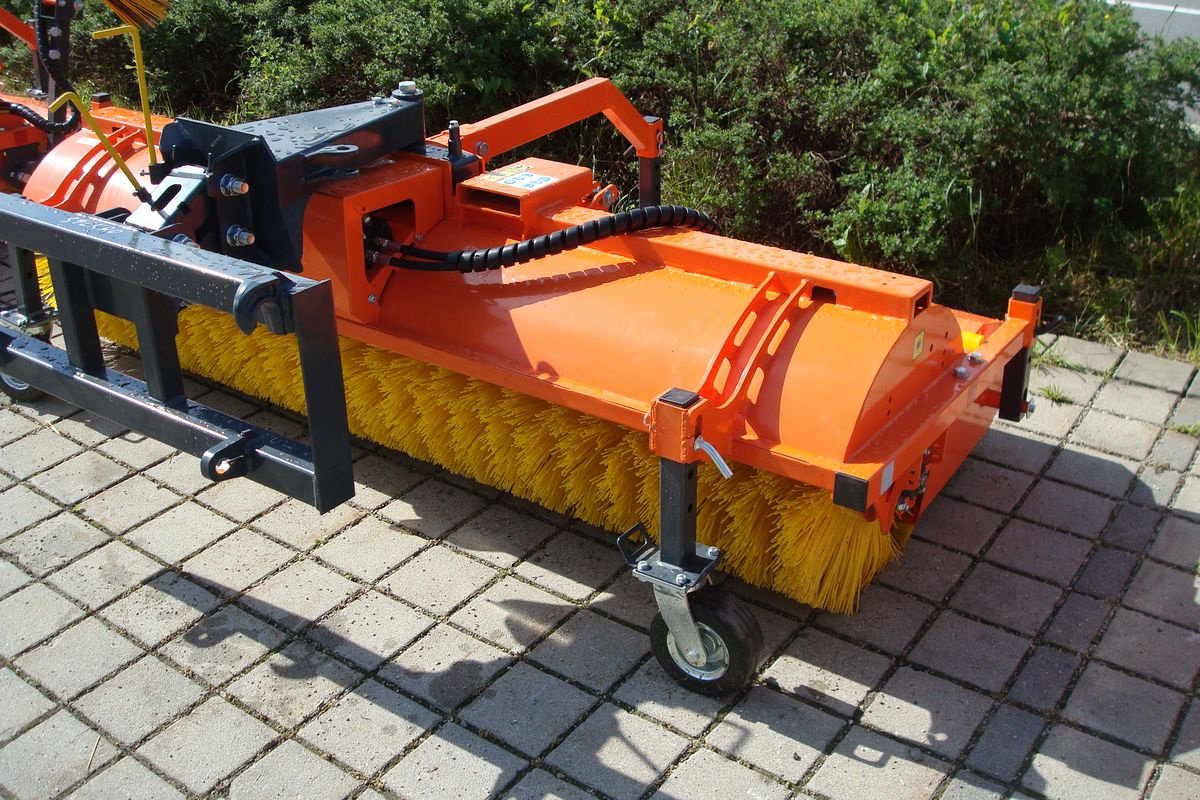 Kehrmaschine des Typs Sonstige Kehrmaschine 240, Neumaschine in Judenburg (Bild 1)