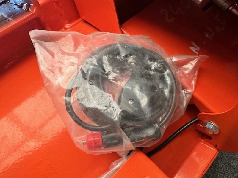 Kehrmaschine des Typs Sonstige Kehrmaschine KEH 2,40m Euro, Dreipunkt, Neumaschine in Tamsweg (Bild 13)