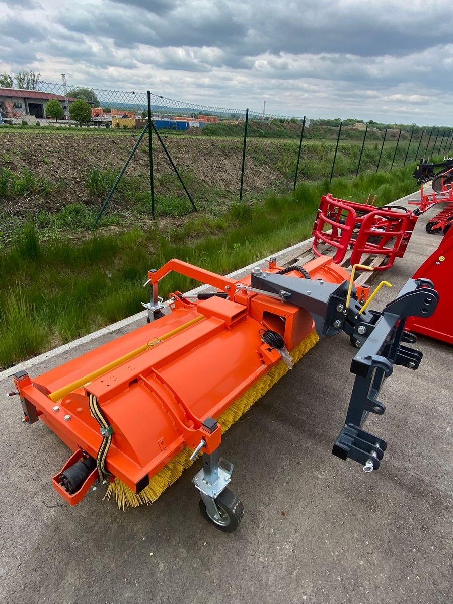 Kehrmaschine des Typs Sonstige Kehrmaschine KEH 240, Neumaschine in Grund (Bild 5)