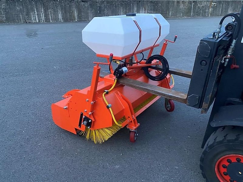 Kehrmaschine des Typs Sonstige Kehrmaschine Kehrbesen Kehrschaufel Besen Tuchel, Adler, Bema, Gebrauchtmaschine in Schmallenberg (Bild 3)