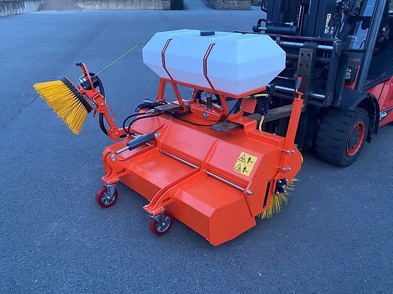 Kehrmaschine des Typs Sonstige Kehrmaschine Kehrbesen Kehrschaufel Besen Tuchel, Adler, Bema, Gebrauchtmaschine in Schmallenberg (Bild 5)