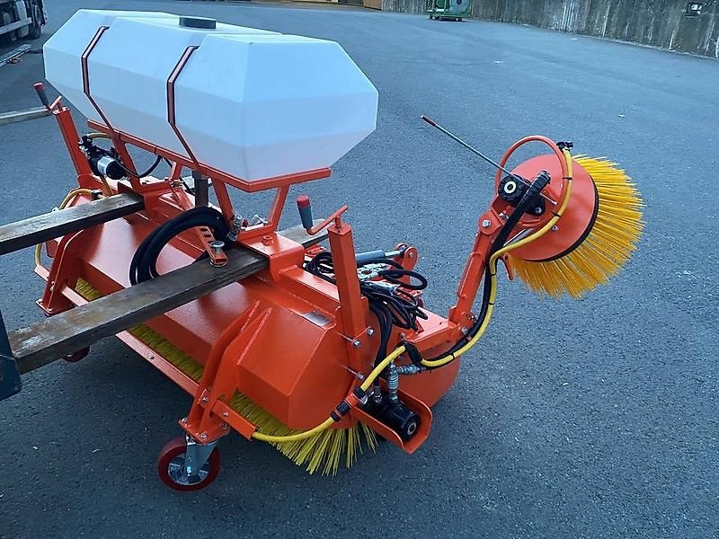 Kehrmaschine des Typs Sonstige Kehrmaschine Kehrbesen Kehrschaufel Besen Tuchel, Adler, Bema, Gebrauchtmaschine in Schmallenberg (Bild 2)
