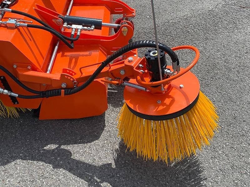 Kehrmaschine des Typs Sonstige Kehrmaschine Kehrschaufel Kehrbesen Besen keine Tuchel Bema Adler, Gebrauchtmaschine in Schmallenberg (Bild 8)