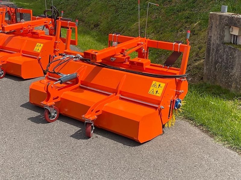 Kehrmaschine des Typs Sonstige Kehrmaschine Kehrschaufel Kehrbesen Besen keine Tuchel Bema Adler, Gebrauchtmaschine in Schmallenberg (Bild 10)