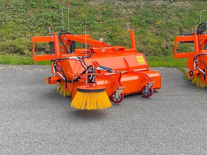 Kehrmaschine des Typs Sonstige Kehrmaschine Kehrschaufel Kehrbesen Besen keine Tuchel Bema Adler, Gebrauchtmaschine in Schmallenberg (Bild 3)