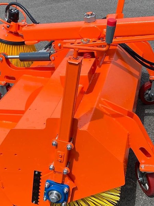 Kehrmaschine des Typs Sonstige Kehrmaschine Kehrschaufel Kehrbesen Besen keine Tuchel Bema Adler, Gebrauchtmaschine in Schmallenberg (Bild 12)