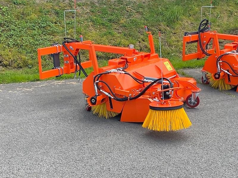 Kehrmaschine des Typs Sonstige Kehrmaschine Kehrschaufel Kehrbesen Besen keine Tuchel Bema Adler, Gebrauchtmaschine in Schmallenberg (Bild 2)