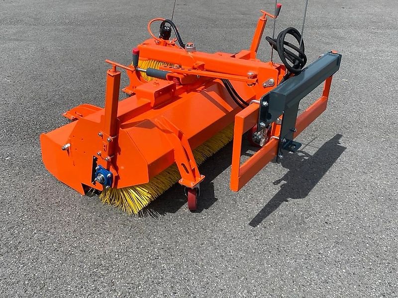 Kehrmaschine des Typs Sonstige Kehrmaschine Kehrschaufel Kehrbesen Besen keine Tuchel, Bema, Gebrauchtmaschine in Schmallenberg (Bild 5)