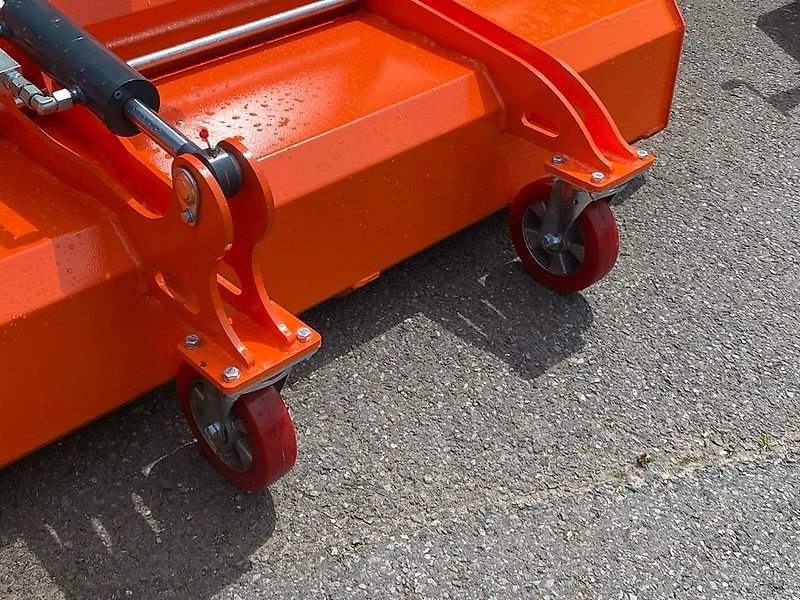 Kehrmaschine des Typs Sonstige Kehrmaschine Kehrschaufel Kehrbesen Besen keine Tuchel, Bema, Gebrauchtmaschine in Schmallenberg (Bild 7)