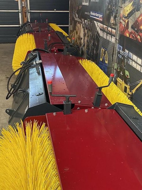 Kehrmaschine des Typs Sonstige Kehrmaschine Kehrschaufel Kehrbesen Frontladerbesen, Gebrauchtmaschine in Schmallenberg (Bild 5)