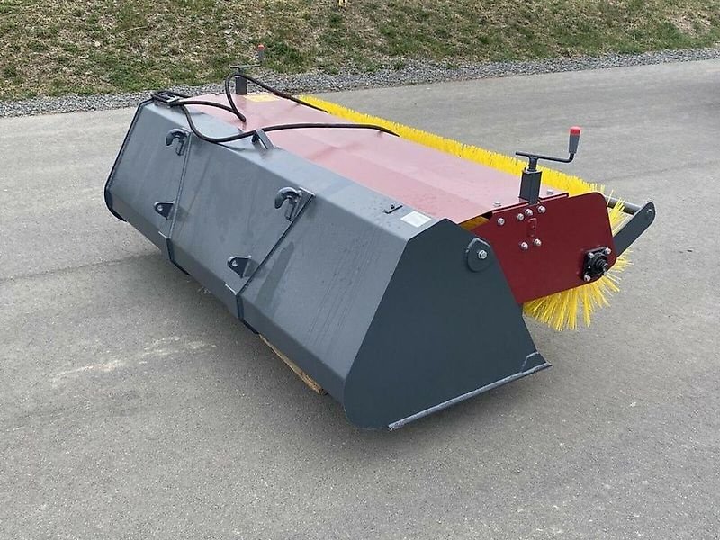 Kehrmaschine des Typs Sonstige Kehrmaschine Kehrschaufel Kehrbesen Frontladerbesen, Gebrauchtmaschine in Schmallenberg (Bild 3)