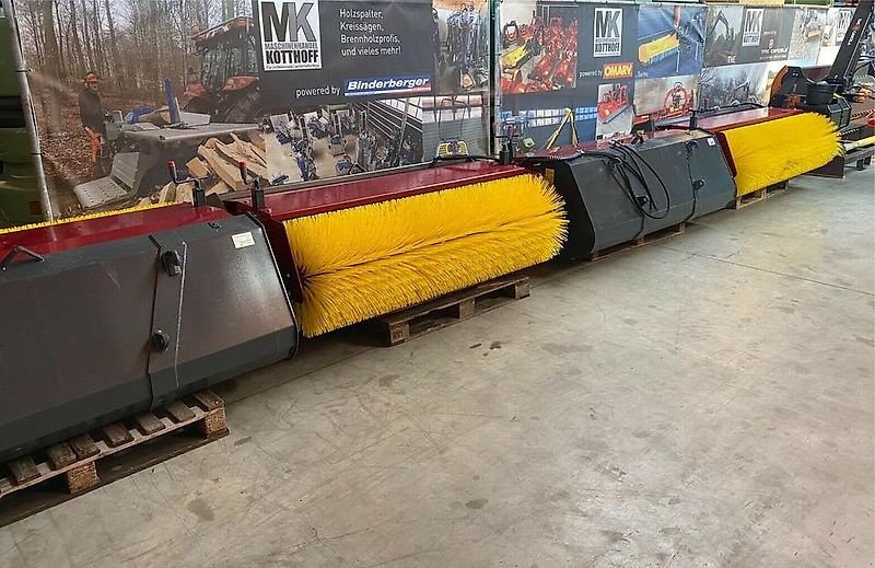 Kehrmaschine des Typs Sonstige Kehrschaufel Kehrmaschine Kehrbesen Besen, Gebrauchtmaschine in Schmallenberg (Bild 4)