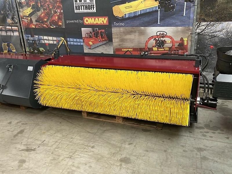 Kehrmaschine des Typs Sonstige Kehrschaufel Kehrmaschine Kehrbesen Besen, Gebrauchtmaschine in Schmallenberg (Bild 3)