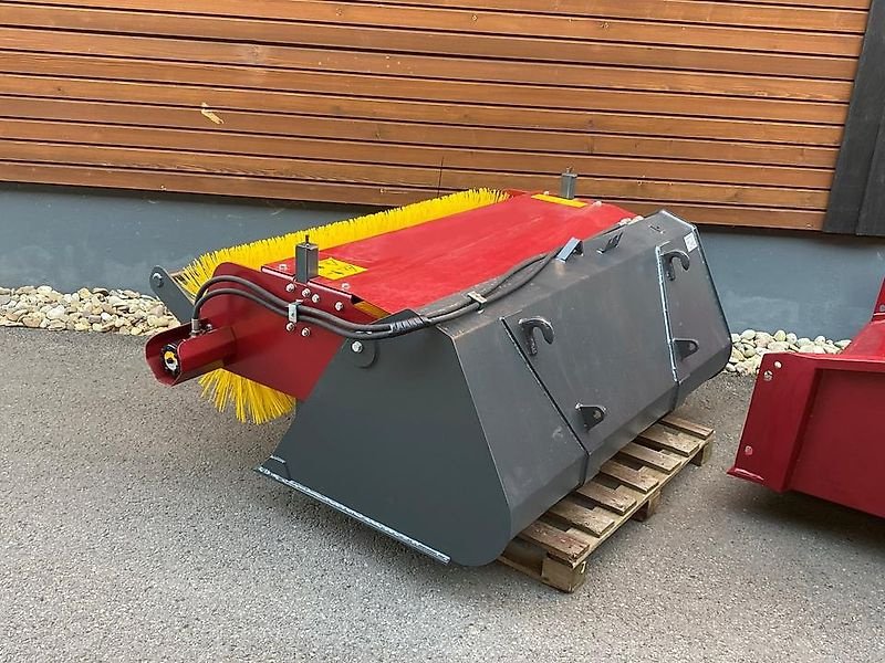 Kehrmaschine des Typs Sonstige Kehrschaufel Kehrmaschine Kehrbesen Frontladerbesen, Gebrauchtmaschine in Schmallenberg (Bild 3)