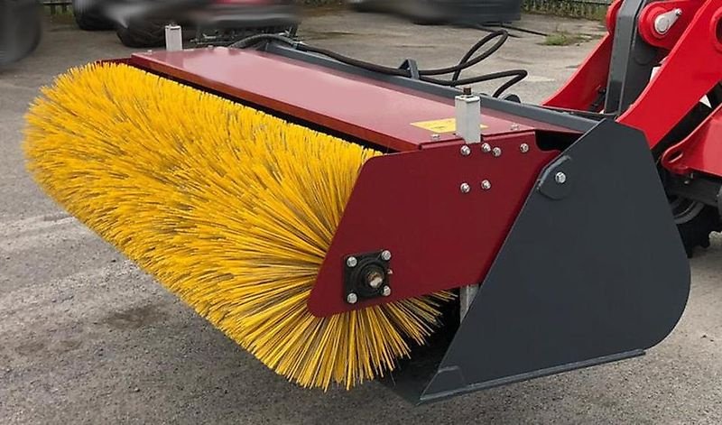Kehrmaschine des Typs Sonstige Kehrschaufel Kehrmaschine Kehrbesen Frontladerbesen, Gebrauchtmaschine in Schmallenberg (Bild 1)