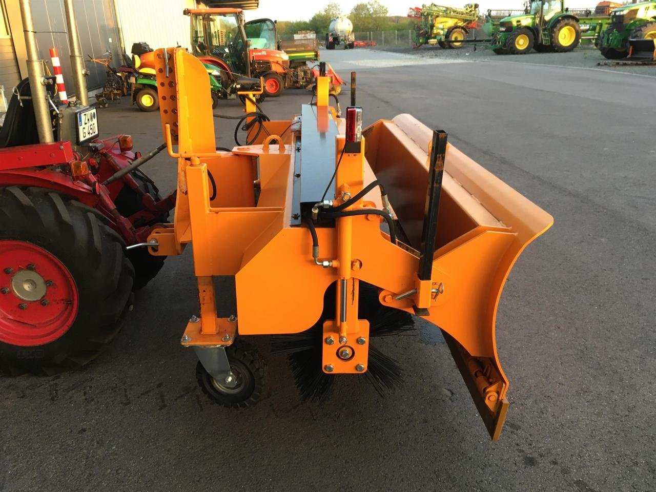 Kehrmaschine des Typs Sonstige Kombi Kehrmaschine, Neumaschine in Zweibrücken (Bild 3)