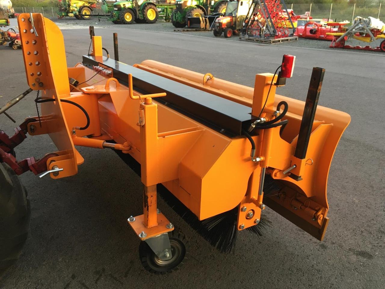 Kehrmaschine des Typs Sonstige Kombi Kehrmaschine, Neumaschine in Zweibrücken (Bild 6)