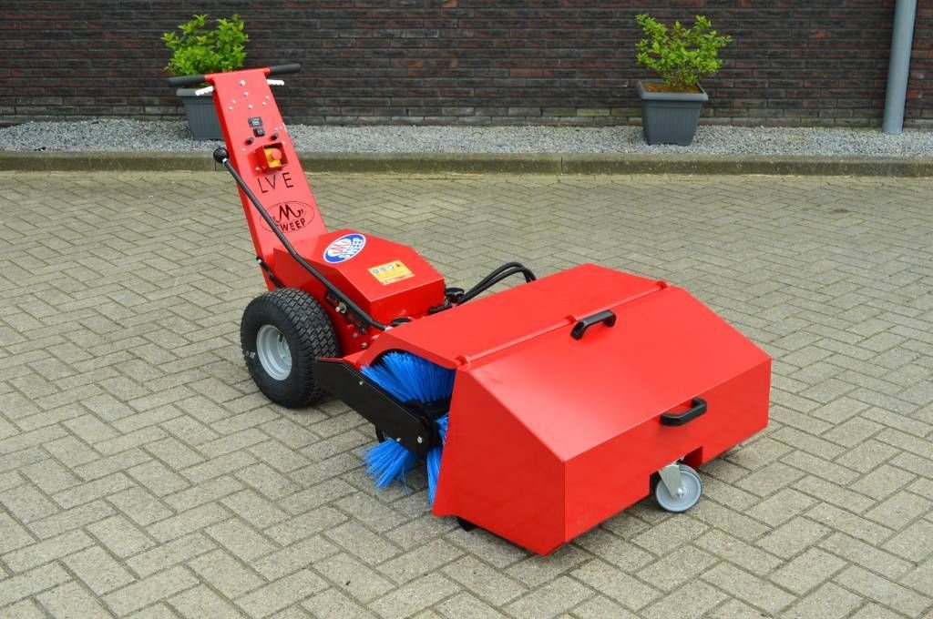 Kehrmaschine des Typs Sonstige M Sweep LV90E elektrische veegmachine met opvangbak, Neumaschine in Erichem (Bild 3)